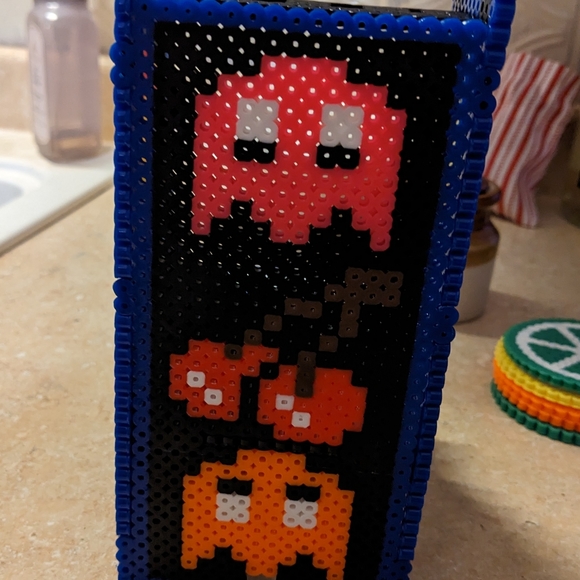 Perler bead pacman phone stand - Picture 3 of 4